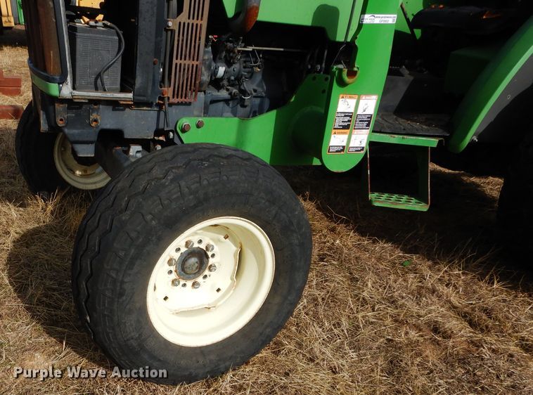 image for item GF9902 2003 John Deere 5220 tractor