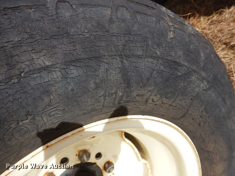 image for item GF9902 2003 John Deere 5220 tractor