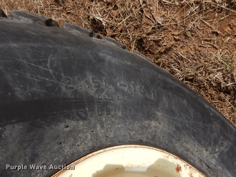 image for item GF9902 2003 John Deere 5220 tractor