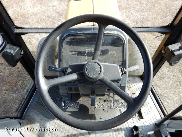 image for item GF9903 1993 Ford 6640 tractor