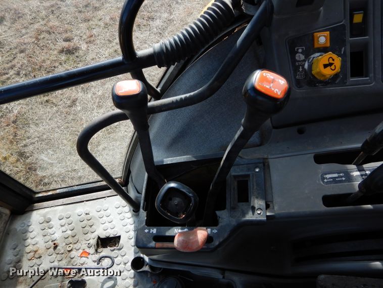 image for item GF9903 1993 Ford 6640 tractor