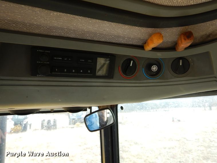 image for item GF9903 1993 Ford 6640 tractor