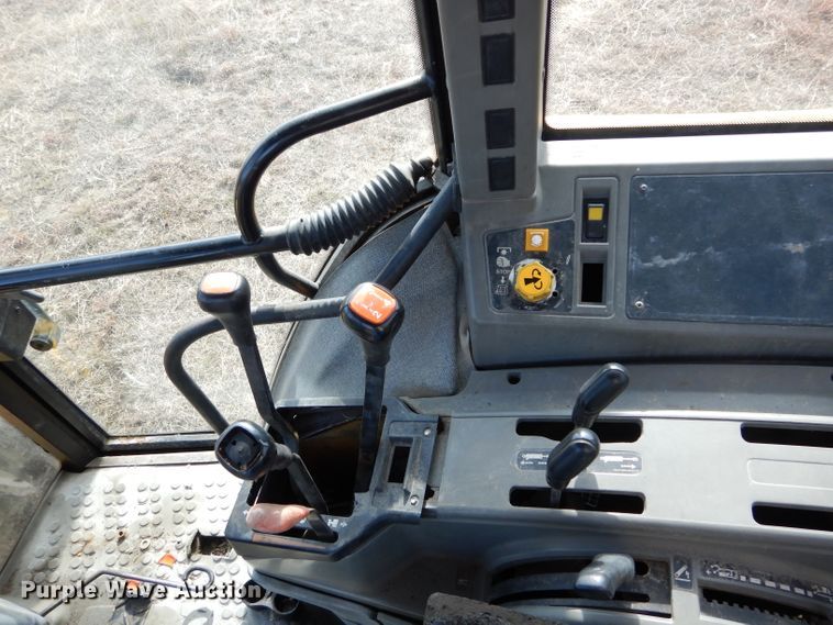 image for item GF9903 1993 Ford 6640 tractor