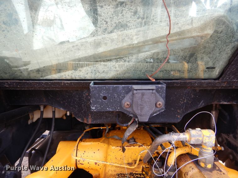 image for item GF9903 1993 Ford 6640 tractor