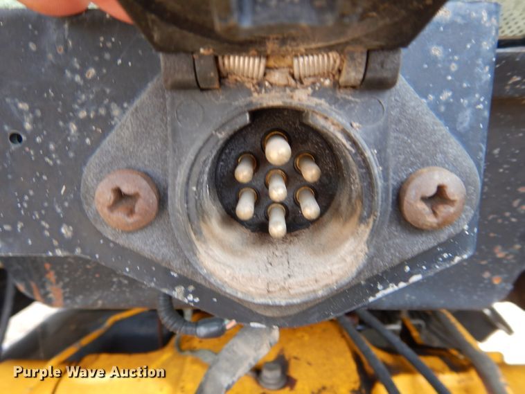 image for item GF9903 1993 Ford 6640 tractor