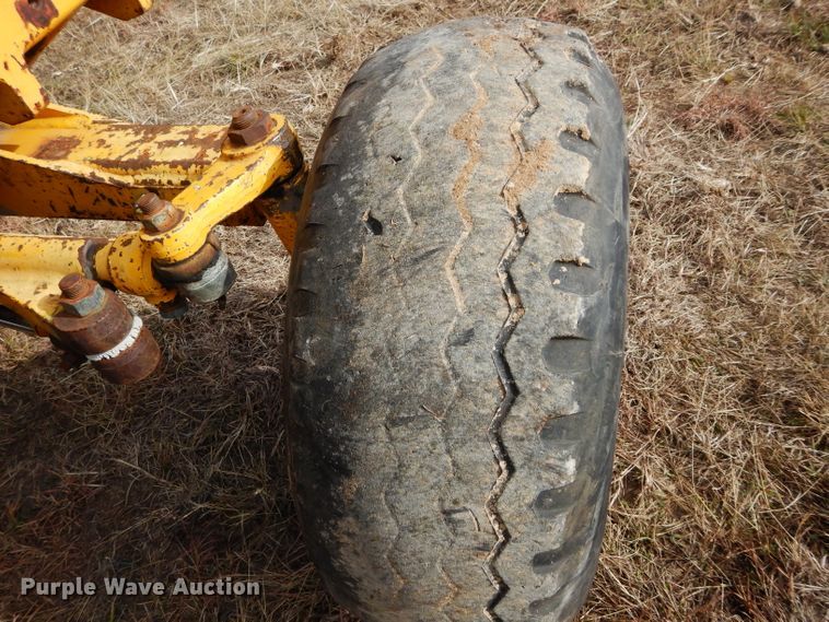 image for item GF9903 1993 Ford 6640 tractor