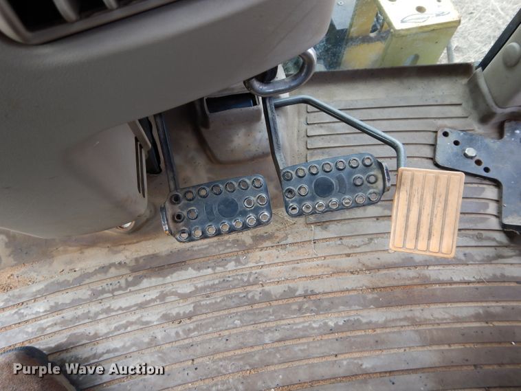 image for item GF9904 2007 John Deere 6330 tractor