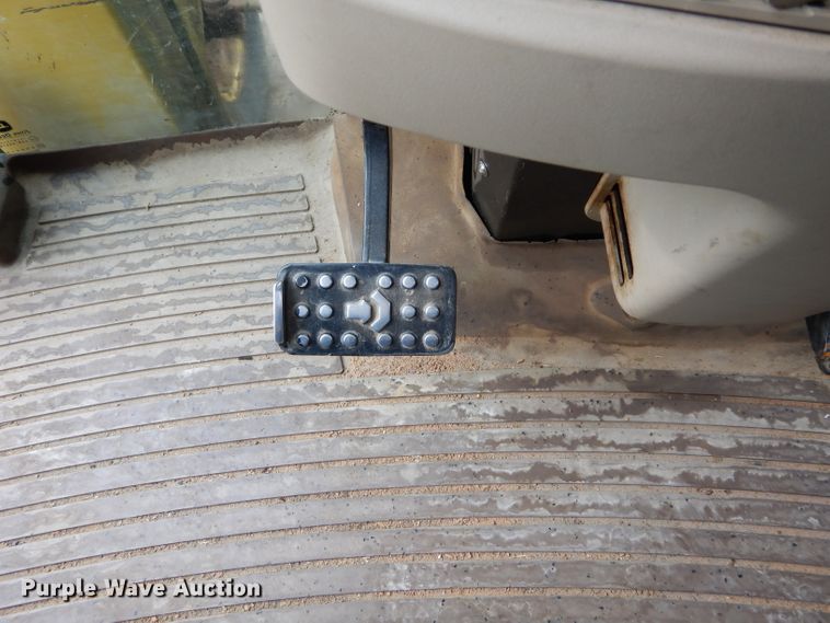 image for item GF9904 2007 John Deere 6330 tractor