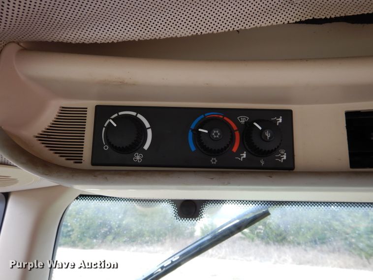 image for item GF9904 2007 John Deere 6330 tractor