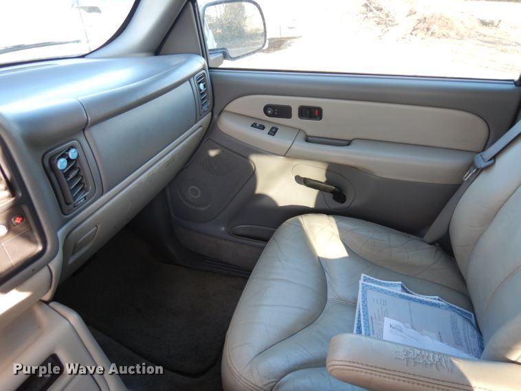 image for item GJ9083 2001 GMC Yukon SUV