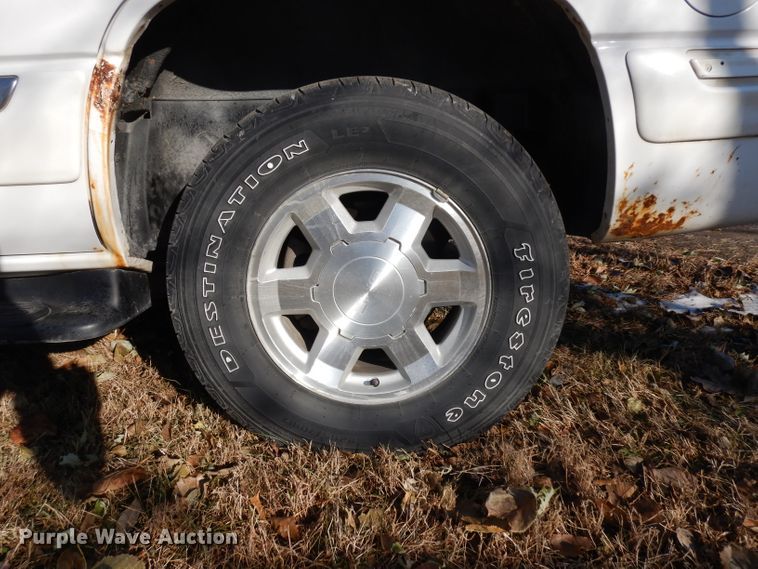 image for item GJ9083 2001 GMC Yukon SUV