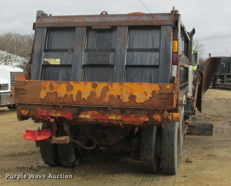 image for item DA8334 2001 Mack RD688S dump truck
