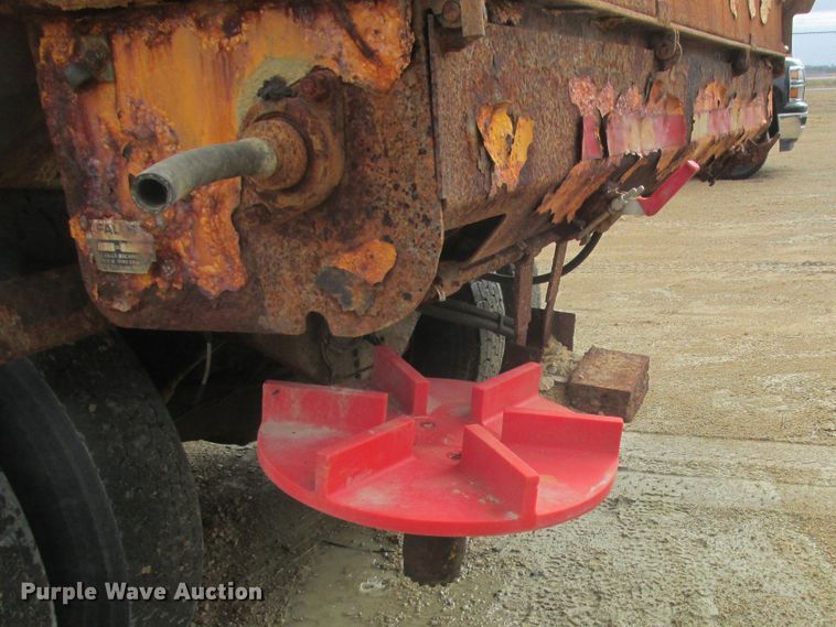 image for item DA8334 2001 Mack RD688S dump truck