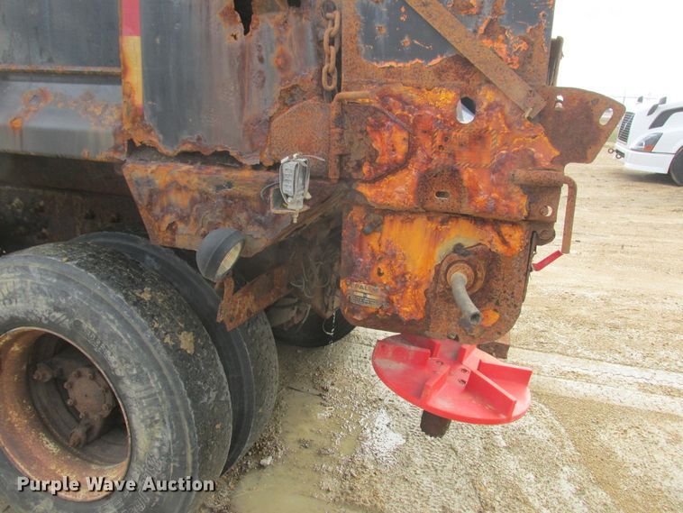 image for item DA8334 2001 Mack RD688S dump truck