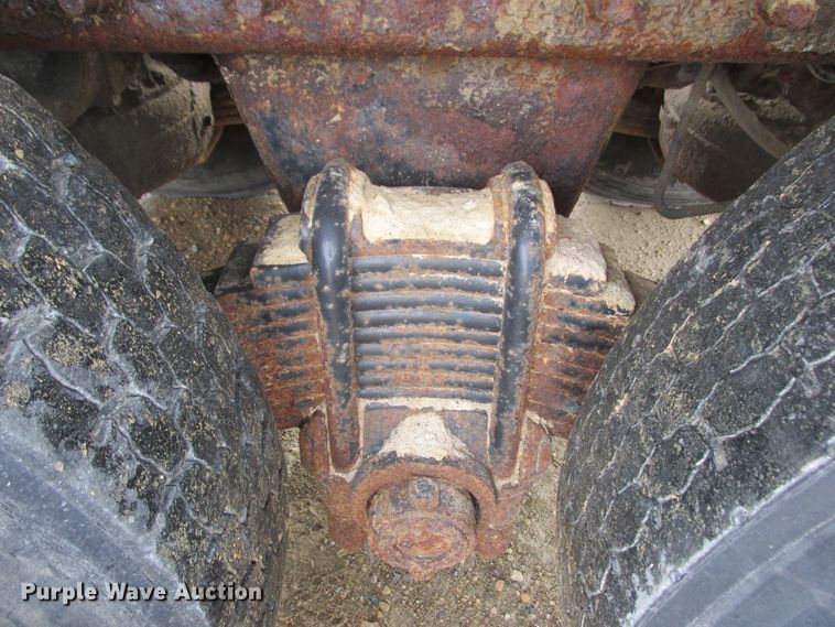 image for item DA8334 2001 Mack RD688S dump truck