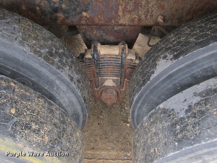 image for item DA8334 2001 Mack RD688S dump truck