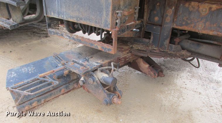 image for item DA8334 2001 Mack RD688S dump truck