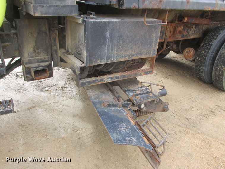 image for item DA8334 2001 Mack RD688S dump truck