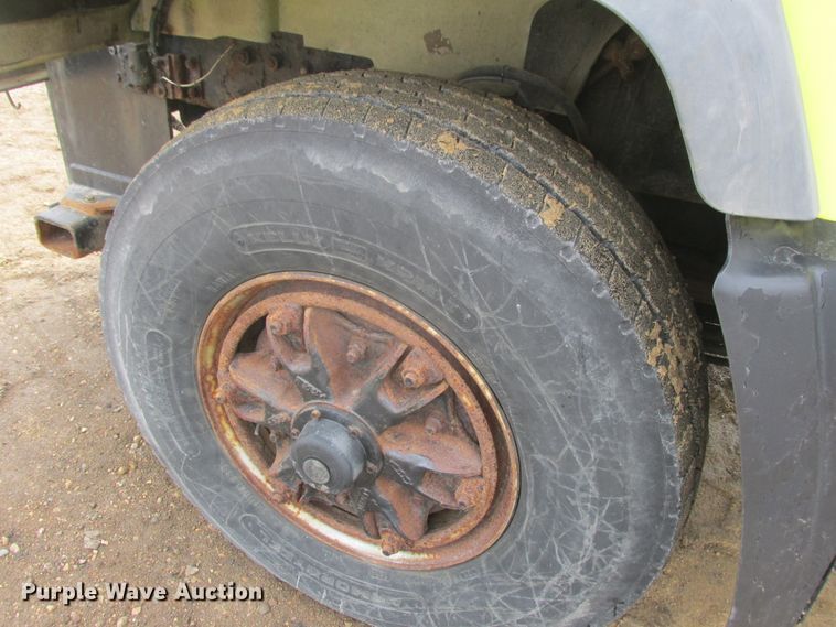 image for item DA8334 2001 Mack RD688S dump truck