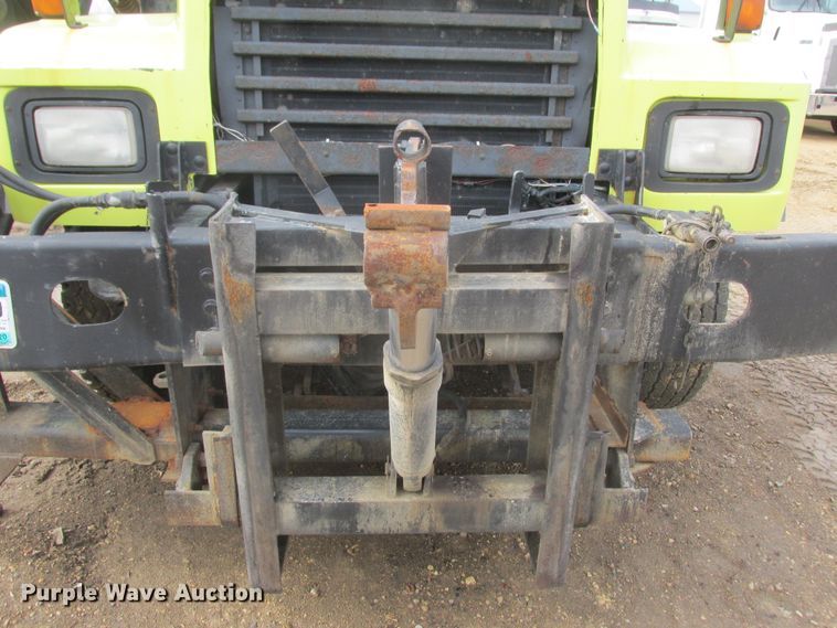 image for item DA8334 2001 Mack RD688S dump truck