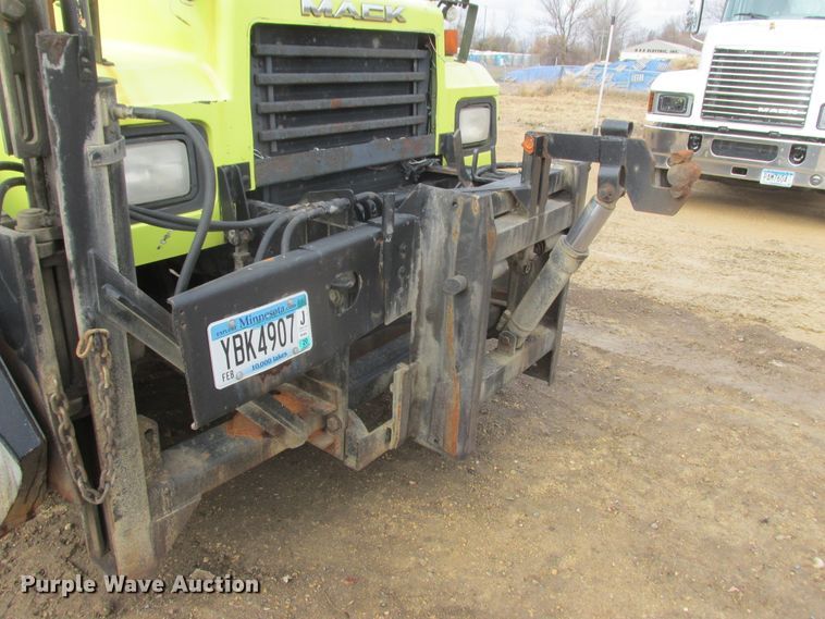 image for item DA8334 2001 Mack RD688S dump truck