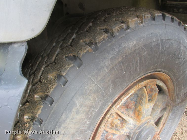 image for item DA8334 2001 Mack RD688S dump truck