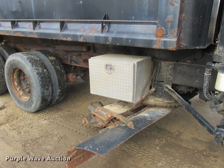 image for item DA8334 2001 Mack RD688S dump truck