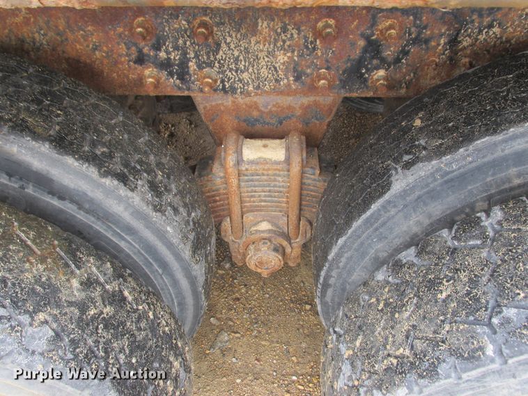 image for item DA8334 2001 Mack RD688S dump truck