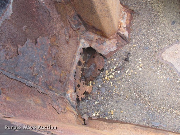 image for item DA8334 2001 Mack RD688S dump truck