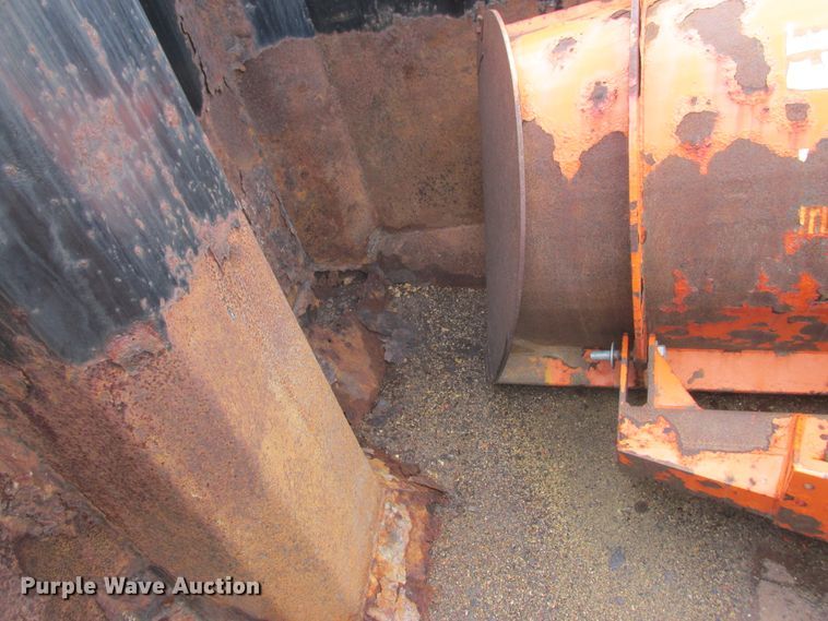 image for item DA8334 2001 Mack RD688S dump truck