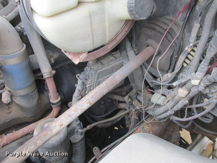 image for item DA8334 2001 Mack RD688S dump truck