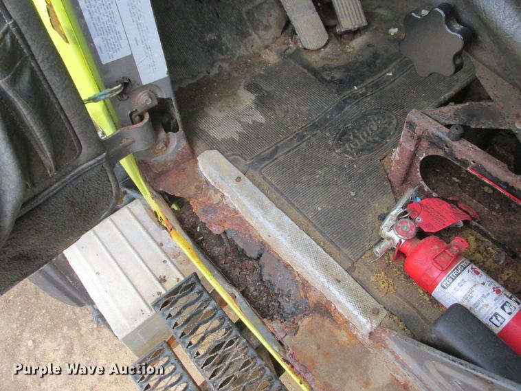 image for item DA8334 2001 Mack RD688S dump truck