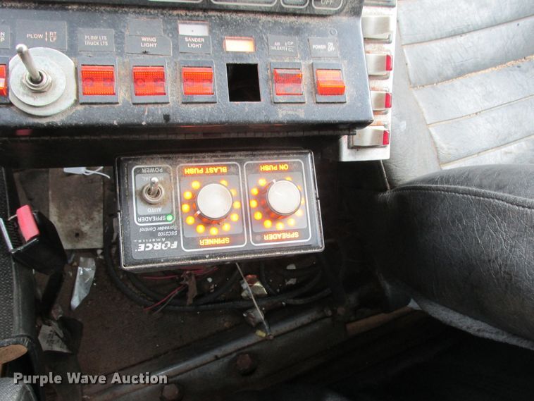 image for item DA8334 2001 Mack RD688S dump truck