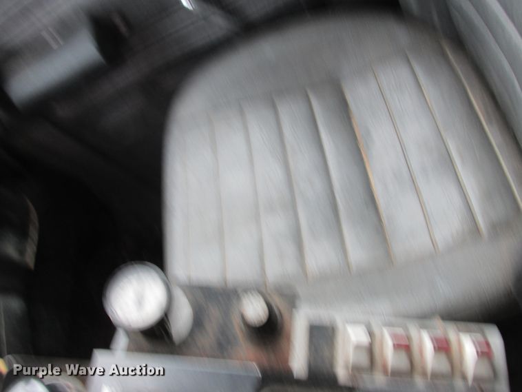 image for item DA8334 2001 Mack RD688S dump truck