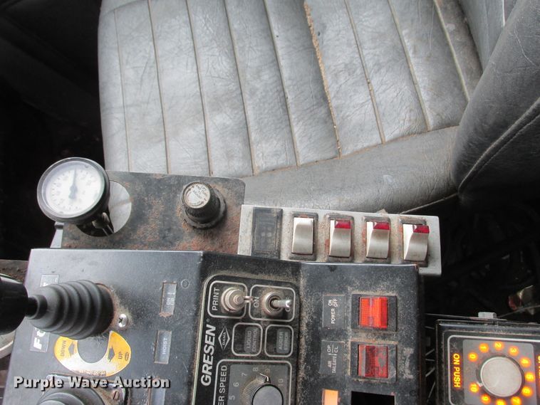 image for item DA8334 2001 Mack RD688S dump truck