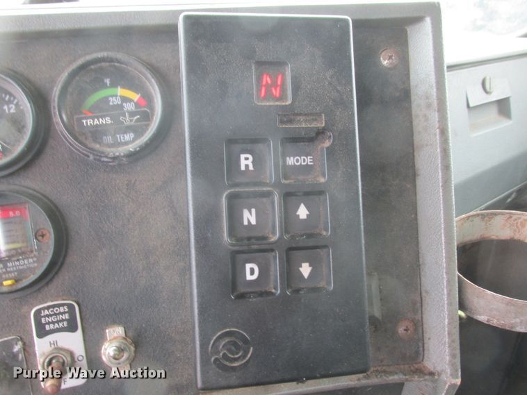 image for item DA8334 2001 Mack RD688S dump truck