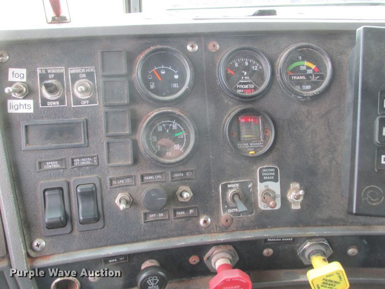 image for item DA8334 2001 Mack RD688S dump truck