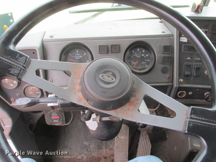 image for item DA8334 2001 Mack RD688S dump truck