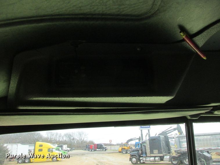 image for item DA8334 2001 Mack RD688S dump truck