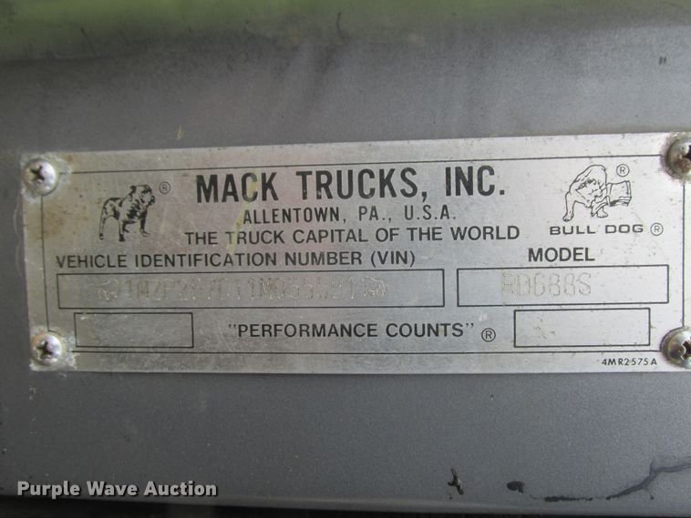 image for item DA8334 2001 Mack RD688S dump truck
