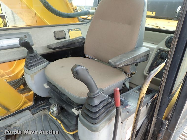 image for item DB7554 1999 JCB JS330L excavator