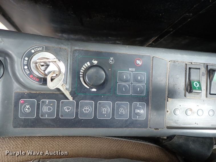 image for item DB7554 1999 JCB JS330L excavator