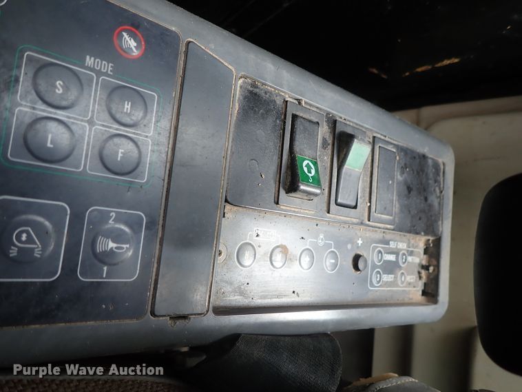 image for item DB7554 1999 JCB JS330L excavator