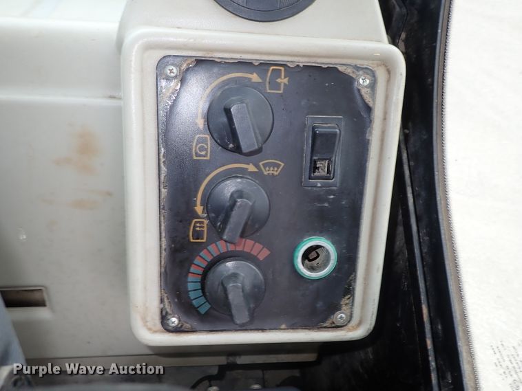 image for item DB7554 1999 JCB JS330L excavator