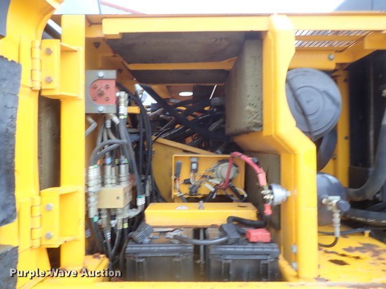 image for item DB7554 1999 JCB JS330L excavator