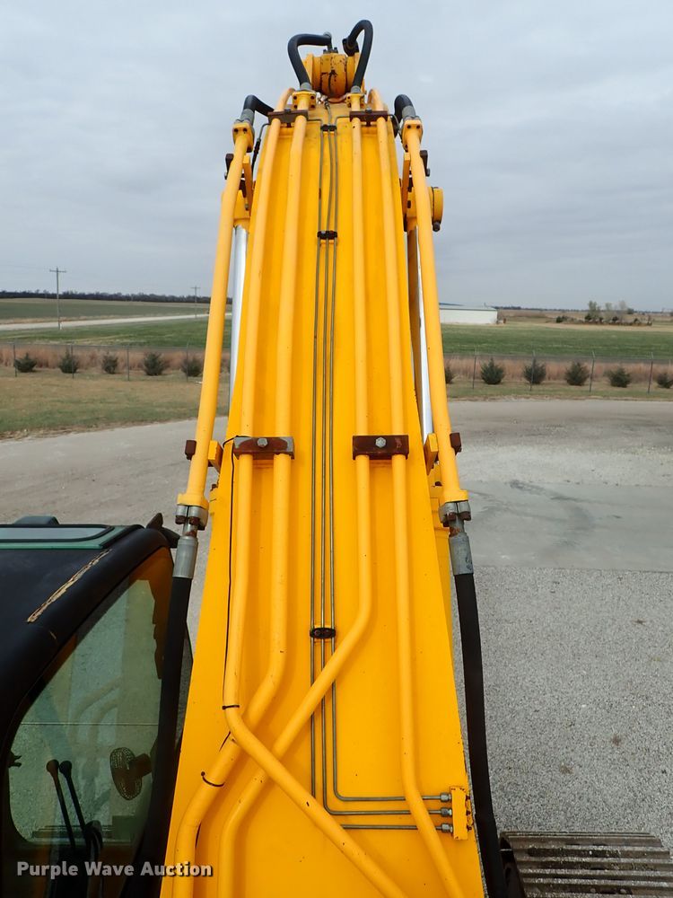 image for item DB7554 1999 JCB JS330L excavator