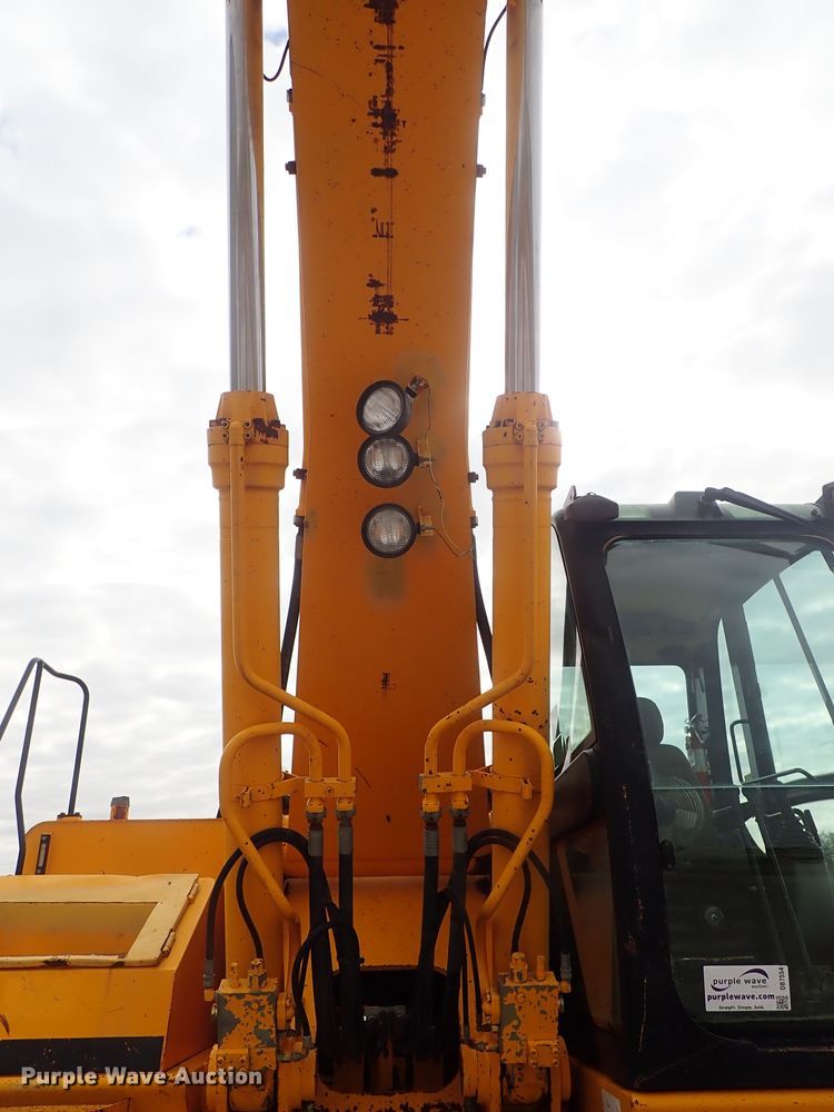 image for item DB7554 1999 JCB JS330L excavator