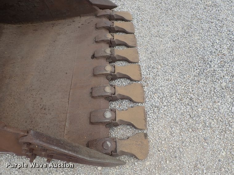 image for item DB7554 1999 JCB JS330L excavator