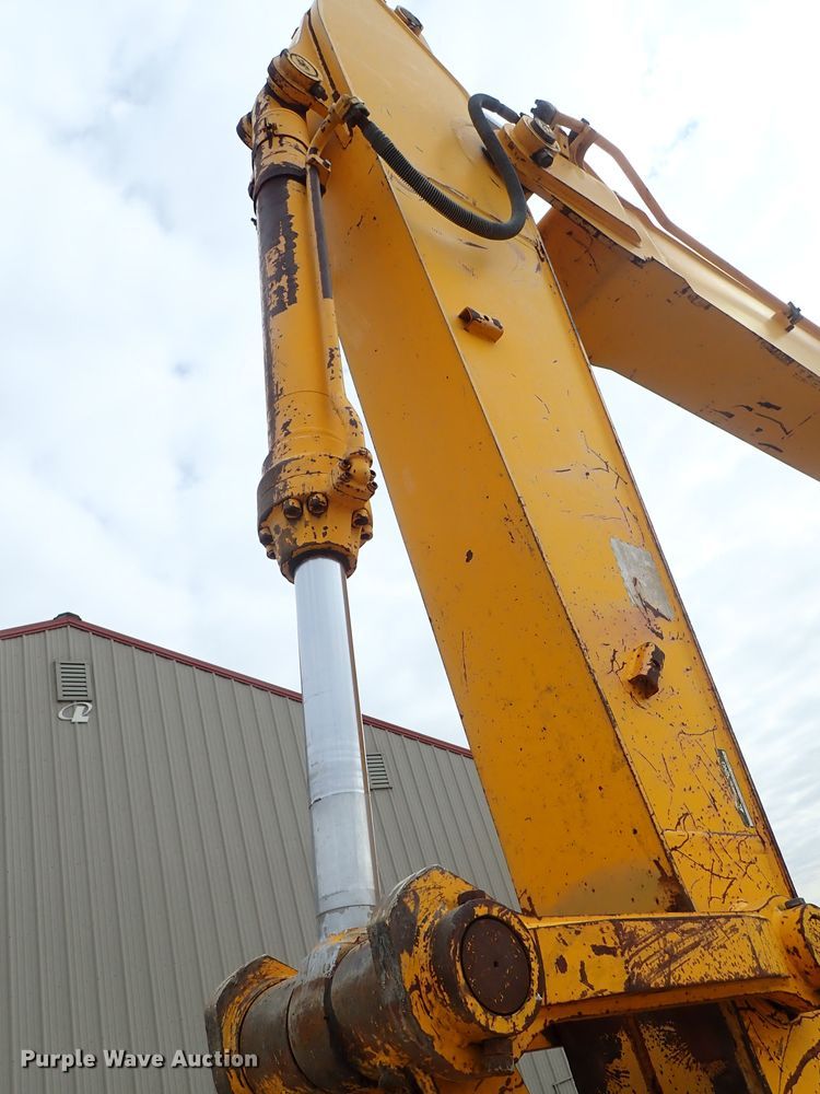 image for item DB7554 1999 JCB JS330L excavator