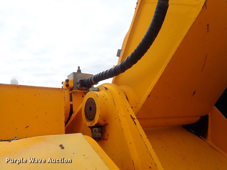 image for item DB7554 1999 JCB JS330L excavator